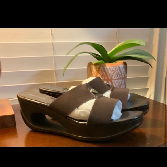 Brown Calvin Klein Sandals - Picture 7 of 11